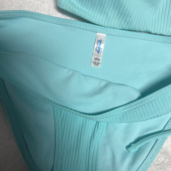 •	La Vie en Rose Aqua Textured Bandeau Bikini Set – Size L Top / M Bottom - Picture 4 of 5